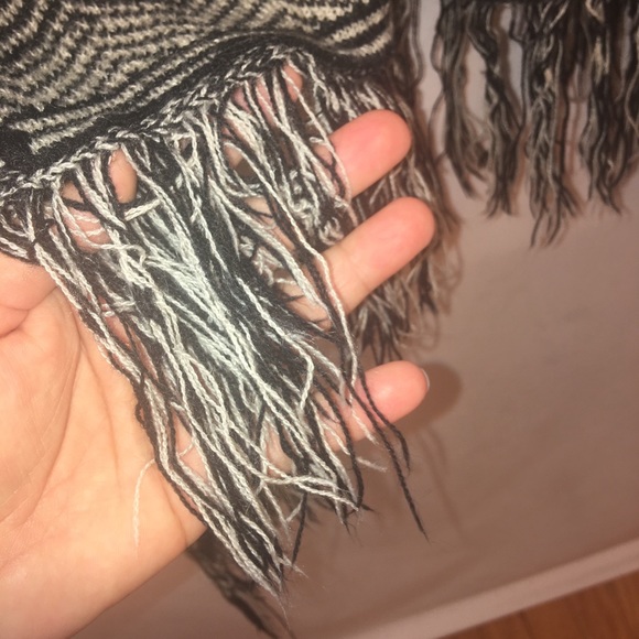 Almost Famous Sweater L Fringe Tribal Boho Aztec - Picture 5 of 8